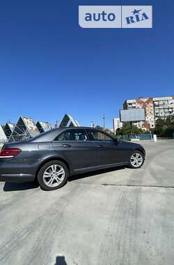 Седан Mercedes-Benz E-Class 2013 в Черновцах