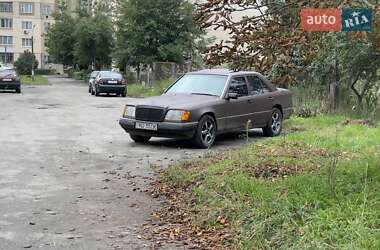Седан Mercedes-Benz E-Class 1992 в 