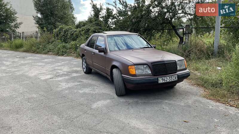 Седан Mercedes-Benz E-Class 1992 в Броварах