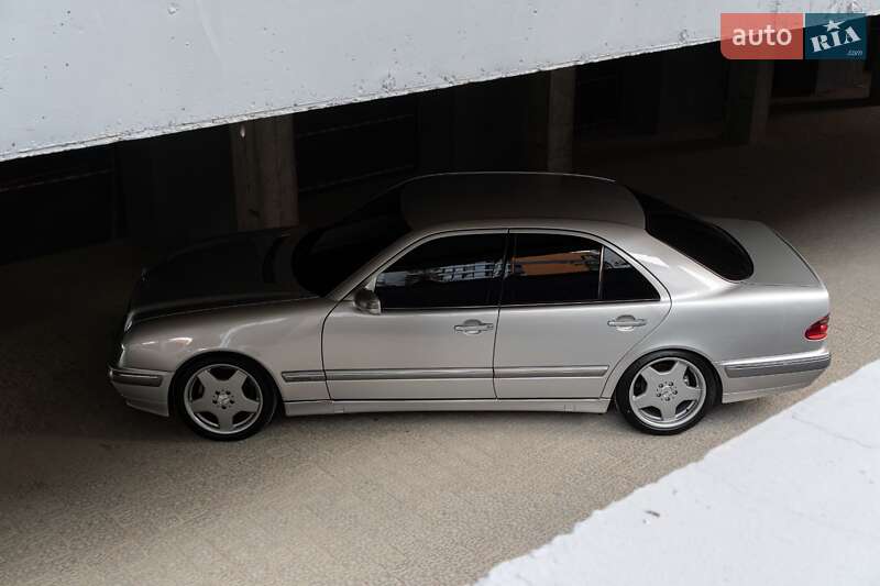 Седан Mercedes-Benz E-Class 2000 в 