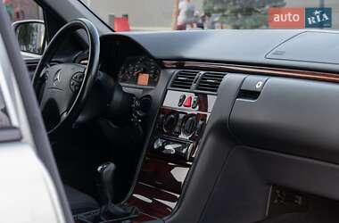 Седан Mercedes-Benz E-Class 2000 в 
