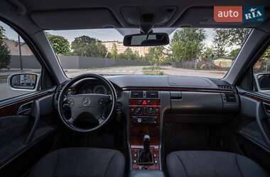Седан Mercedes-Benz E-Class 2000 в 
