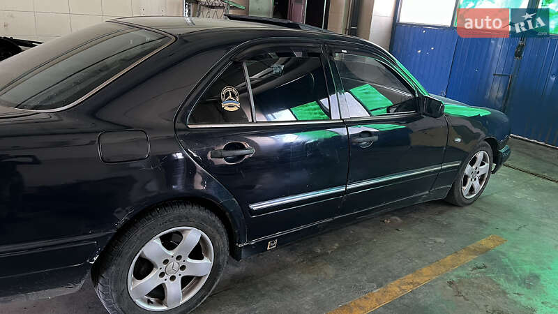 Седан Mercedes-Benz E-Class 1998 в Киеве