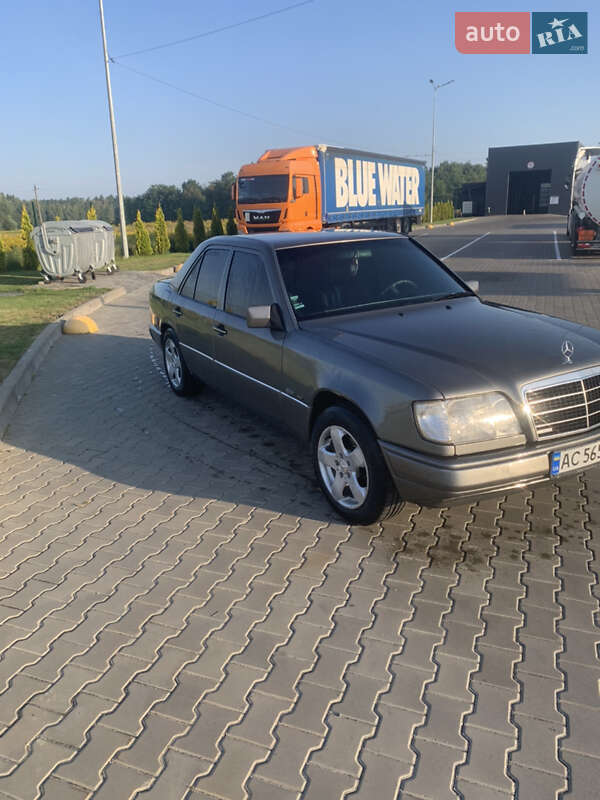Седан Mercedes-Benz E-Class 1994 в Рожище