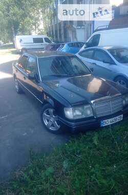 Седан Mercedes-Benz E-Class 1993 в Ровно