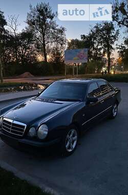 Седан Mercedes-Benz E-Class 1996 в Ровно