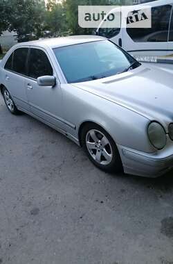 Седан Mercedes-Benz E-Class 2002 в Покровську