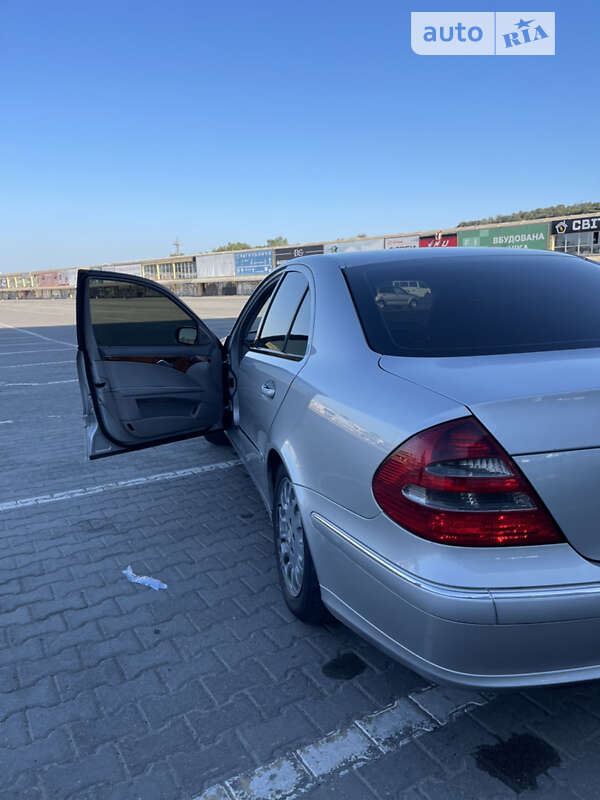 Седан Mercedes-Benz E-Class 2002 в Черновцах
