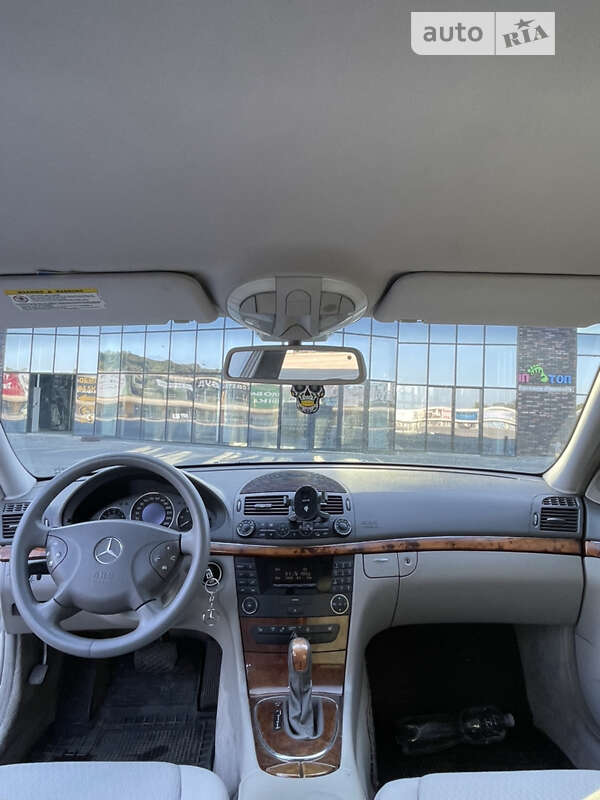 Седан Mercedes-Benz E-Class 2002 в Черновцах