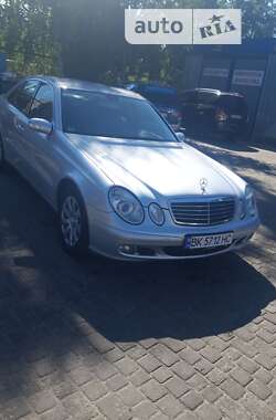 Седан Mercedes-Benz E-Class 2005 в Вараші