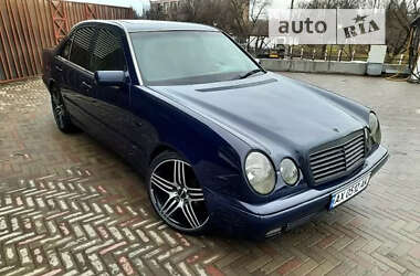 Седан Mercedes-Benz E-Class 1998 в Краснограді