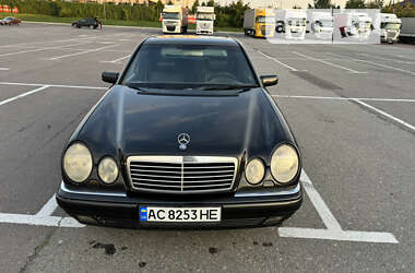 Седан Mercedes-Benz E-Class 1998 в Львове