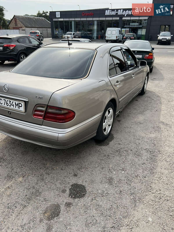 Седан Mercedes-Benz E-Class 2000 в Радехові