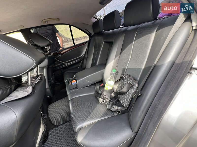 Седан Mercedes-Benz E-Class 2000 в Радехові
