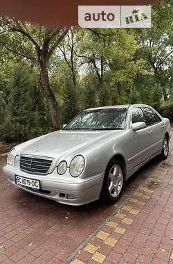 Седан Mercedes-Benz E-Class 2002 в Запорожье