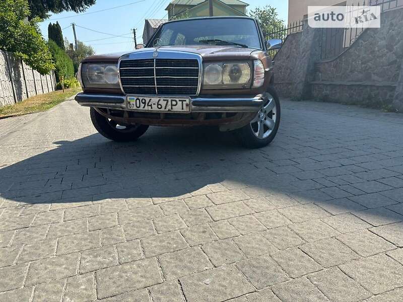 Седан Mercedes-Benz E-Class 1985 в Львове