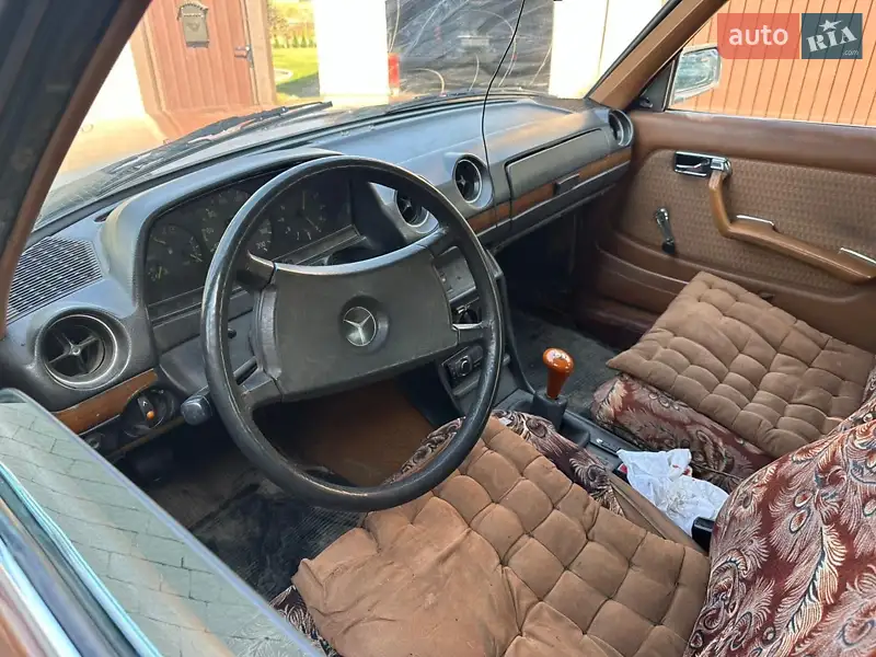 Седан Mercedes-Benz E-Class 1985 в 
