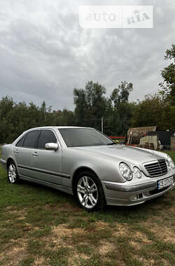 Седан Mercedes-Benz E-Class 2000 в Чернівцях