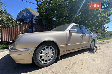 Седан Mercedes-Benz E-Class 2000 в 