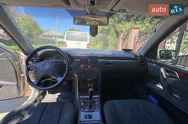 Седан Mercedes-Benz E-Class 2000 в 