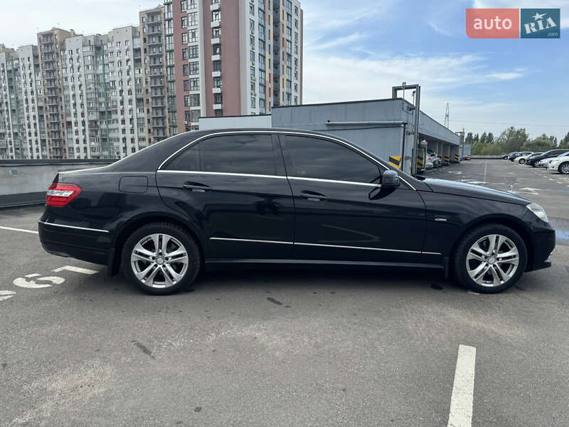 Седан Mercedes-Benz E-Class 2012 в Києві