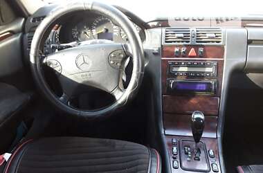 Седан Mercedes-Benz E-Class 2001 в Сараті