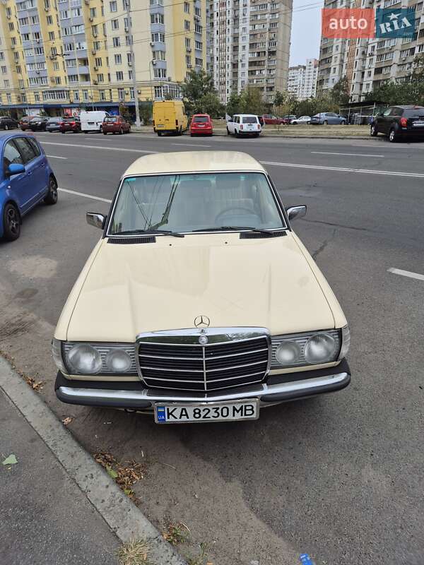 Седан Mercedes-Benz E-Class 1981 в Киеве