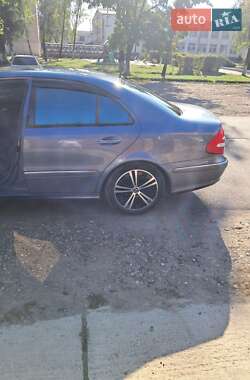 Седан Mercedes-Benz E-Class 2003 в 