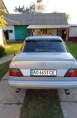 Седан Mercedes-Benz E-Class 1992 в Чернівцях