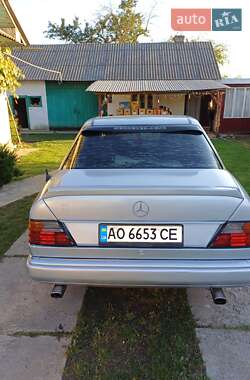 Седан Mercedes-Benz E-Class 1992 в 