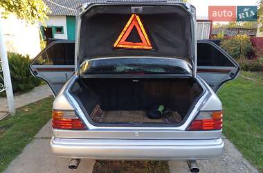 Седан Mercedes-Benz E-Class 1992 в Черновцах