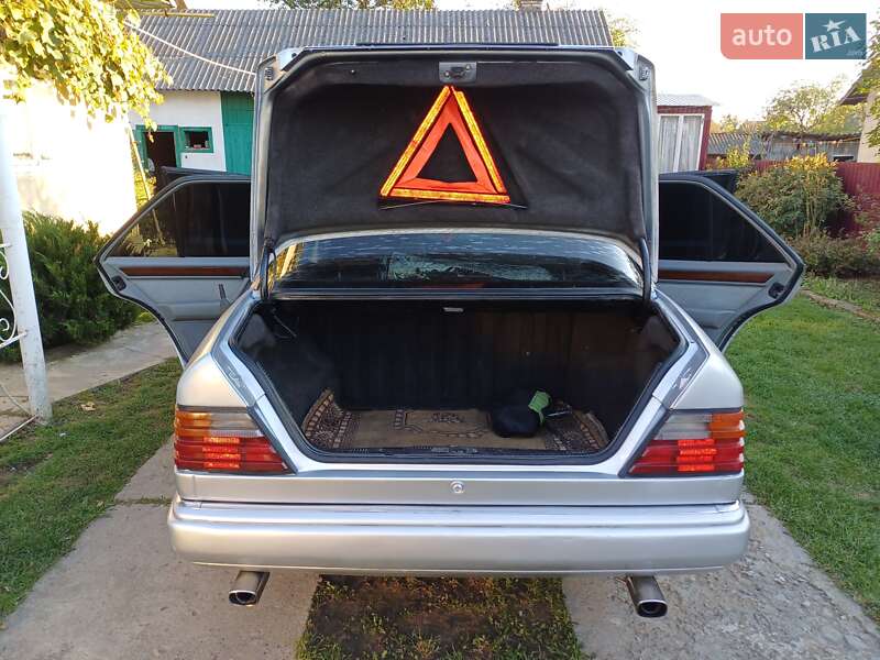 Седан Mercedes-Benz E-Class 1992 в Черновцах