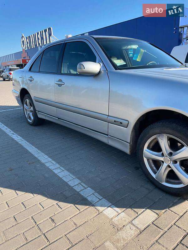 Седан Mercedes-Benz E-Class 2000 в Дубно