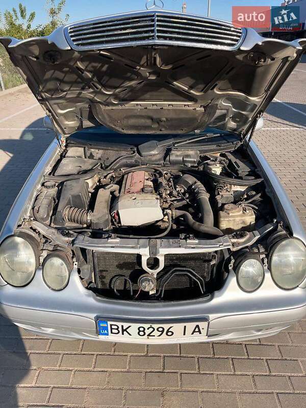 Седан Mercedes-Benz E-Class 2000 в Дубно