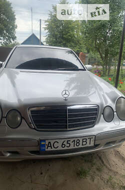 Седан Mercedes-Benz E-Class 2000 в Вараше