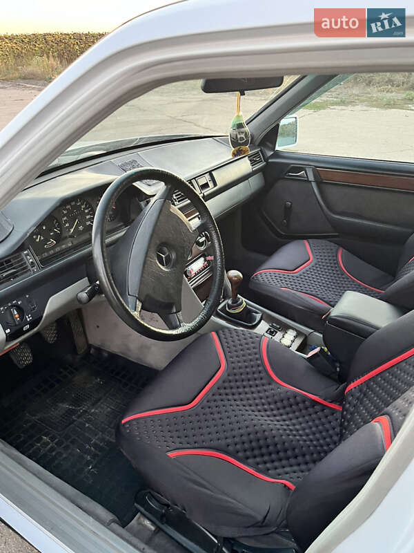 Седан Mercedes-Benz E-Class 1986 в Тальному