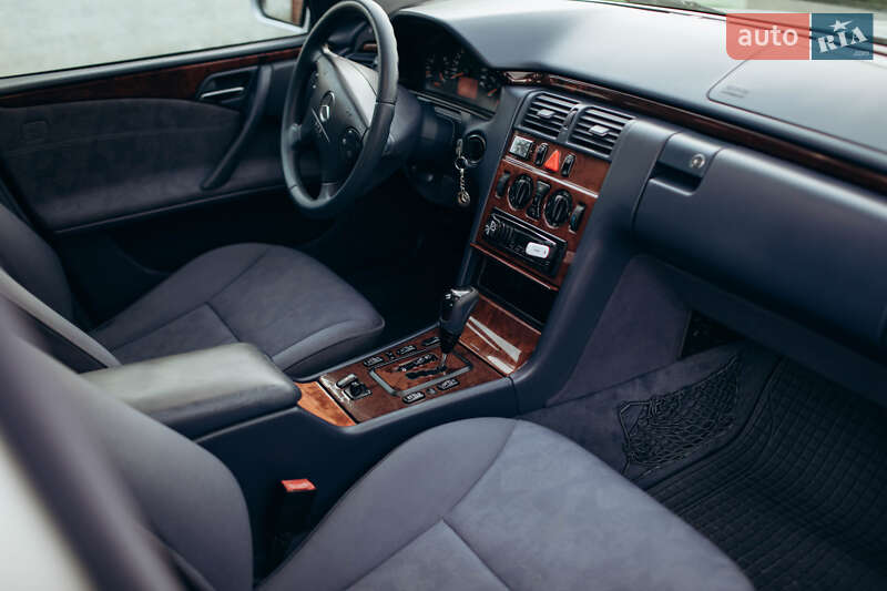 Седан Mercedes-Benz E-Class 2001 в Ковелі