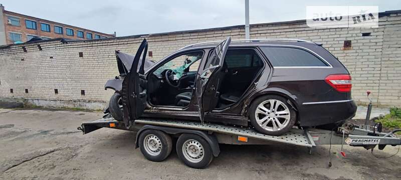Универсал Mercedes-Benz E-Class 2011 в Луцке фото 4 Универсал Mercedes-Benz E-Class 2011 в Луцке