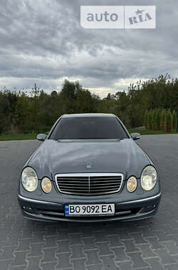 Седан Mercedes-Benz E-Class 2005 в Зборові