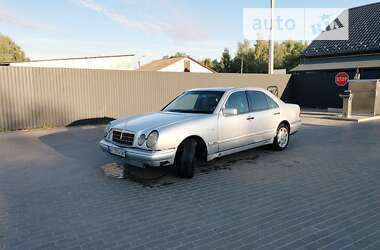 Седан Mercedes-Benz E-Class 1995 в Березане