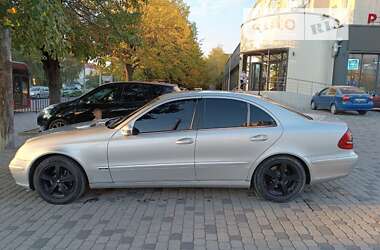 Седан Mercedes-Benz E-Class 2003 в Черновцах