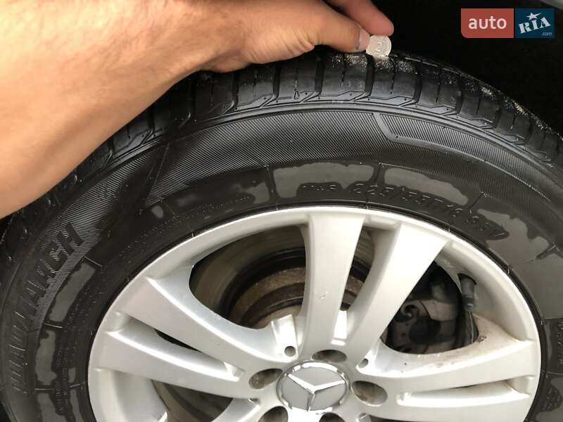 Седан Mercedes-Benz E-Class 2012 в Старій Вижівці