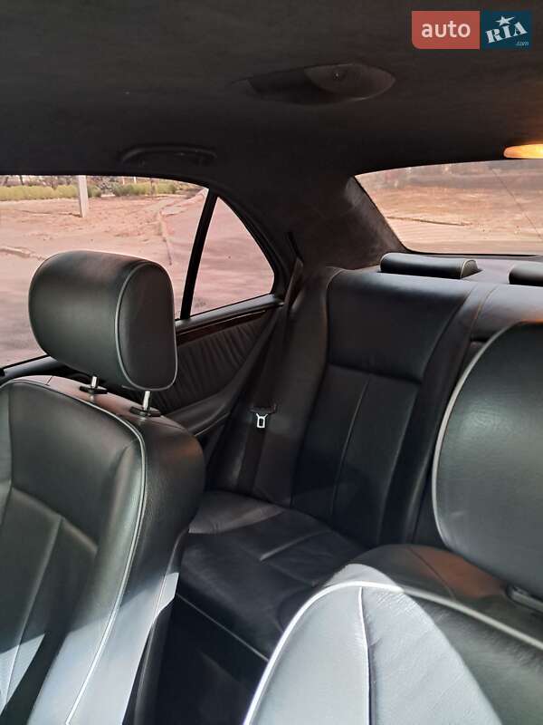 Седан Mercedes-Benz E-Class 2000 в Кривом Роге