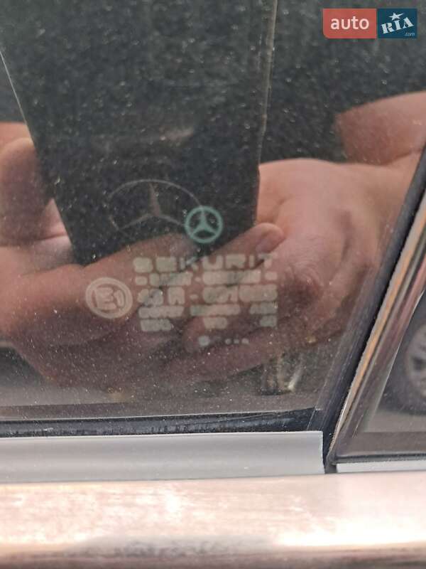 Седан Mercedes-Benz E-Class 2000 в Кривом Роге