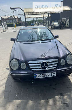 Седан Mercedes-Benz E-Class 2000 в Черновцах