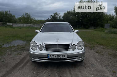 Седан Mercedes-Benz E-Class 2004 в Остроге