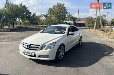 Купе Mercedes-Benz E-Class 2011 в 