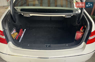 Купе Mercedes-Benz E-Class 2011 в 