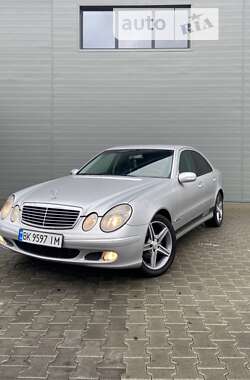 Седан Mercedes-Benz E-Class 2005 в Сарнах