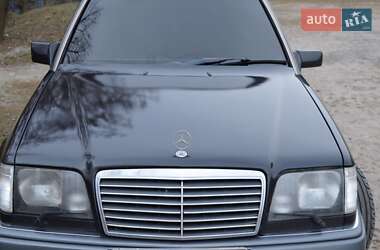 Седан Mercedes-Benz E-Class 1992 в Днепре